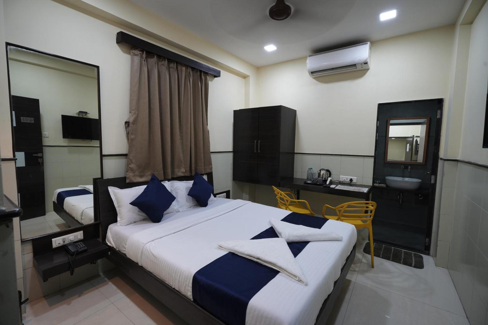 Hotel Triton - Near Us Embassy - Hotel In Sion Mumbai Exterior foto